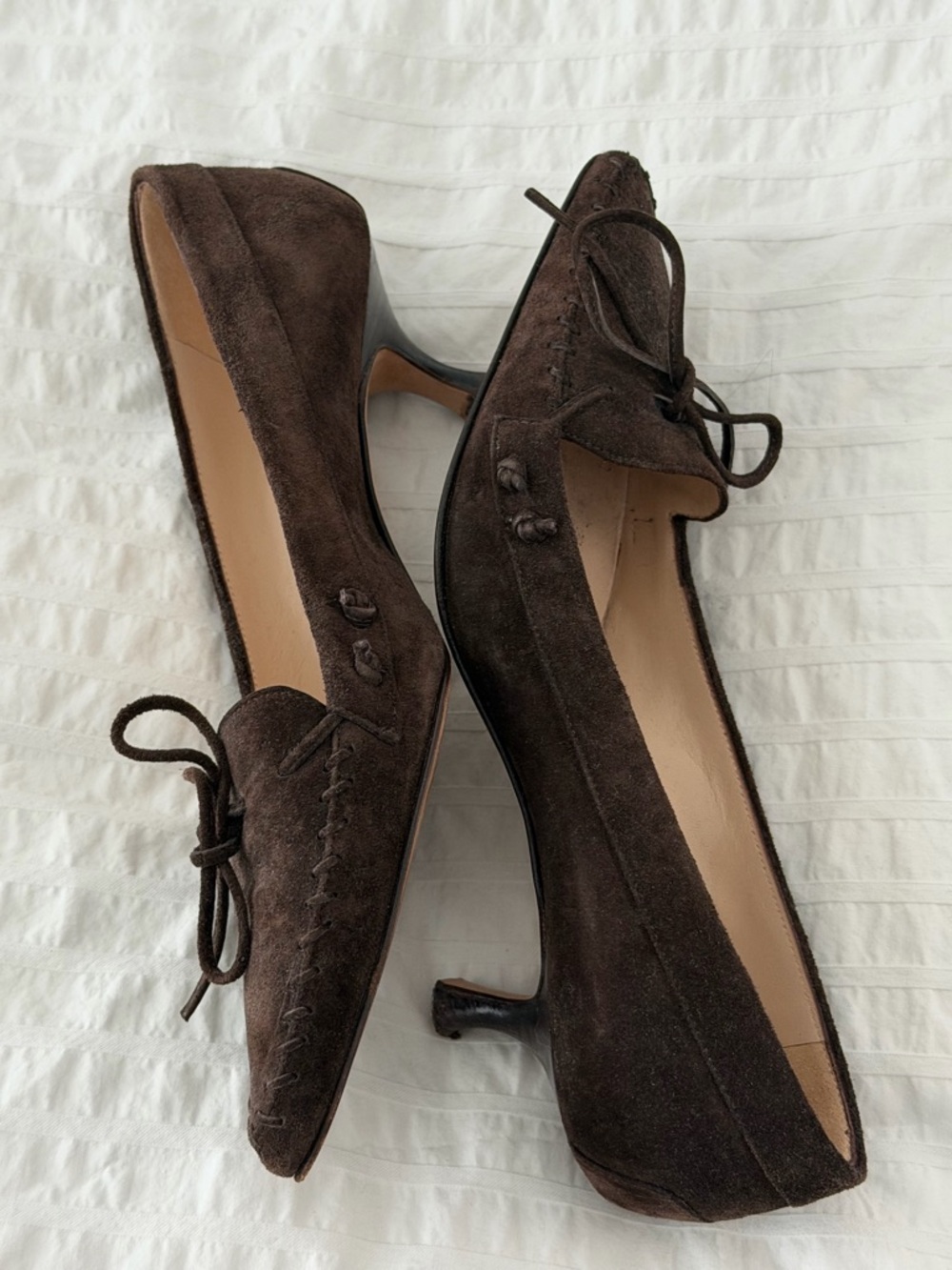 Manolo Blahnik Dark Brown Suede Pointed Toe Pumps with Bow - Picture 2 of 6